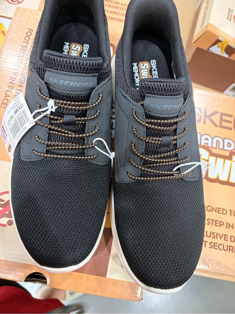 Skechers Men’s swift fit Sneaker hands free Accent Laces new in black